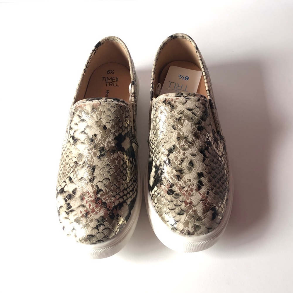 FAUX SNAKE SKIN SLIP ON SNEAKERS SIZE 6.5
